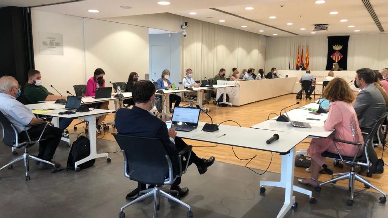 El manteniment de les pistes de Sant Francesc i la prova pilot del carril bici a tocar l'Europa, al torn de precs i preguntes