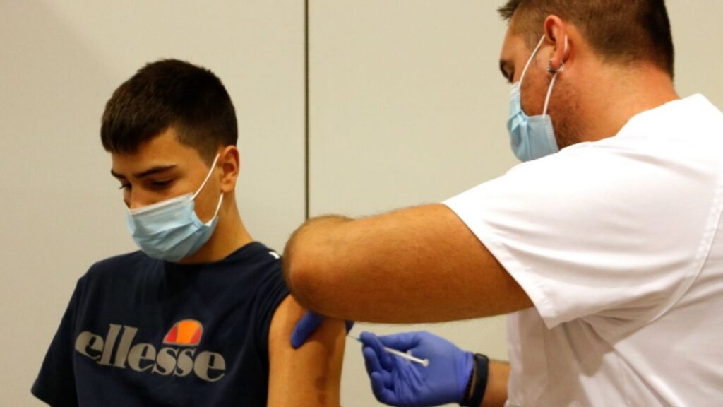 Alt: Salut obre punts de vacunació sense cita als quatre campus universitaris de Sant Cugat