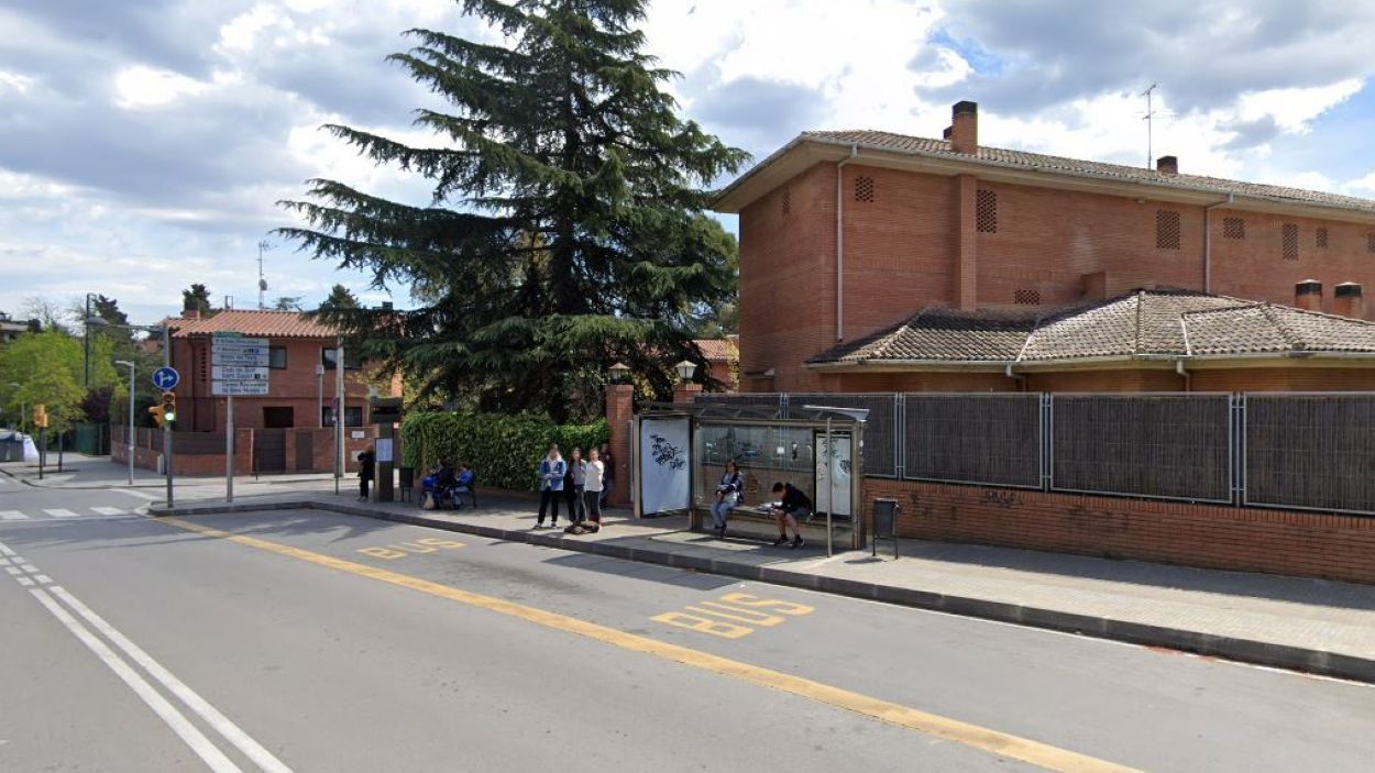 La parada d'autobús del carrer dels Safareigs, en el punt de mira dels veïns
