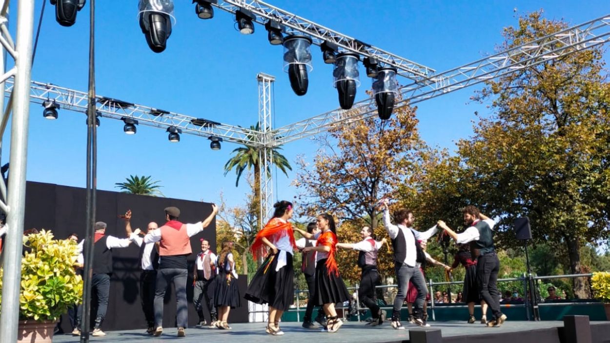 Les Gitanes es ballen dalt d'un escenari fora de Sant Cugat per primera vegada