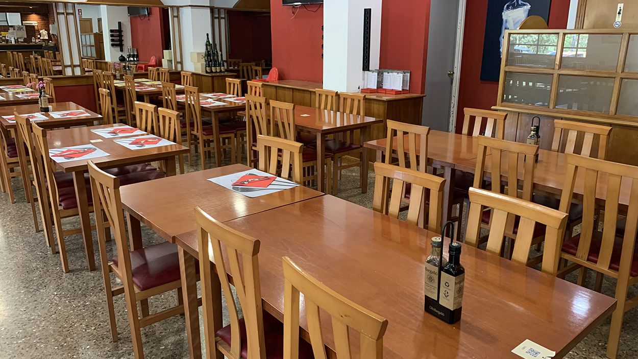 Els bars i restaurants podran tenir taules de fins a 10 comensals a l'interior