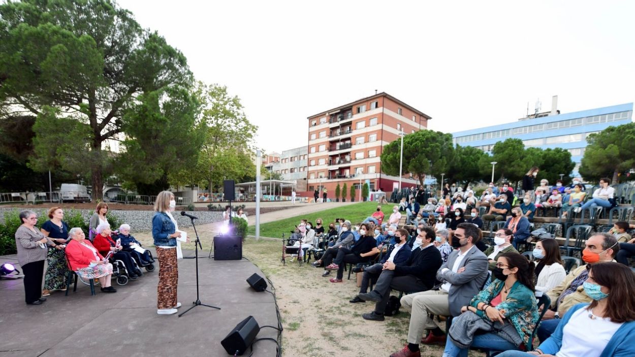 La gent gran posa veu al pregó del barri del Monestir - Sant Francesc