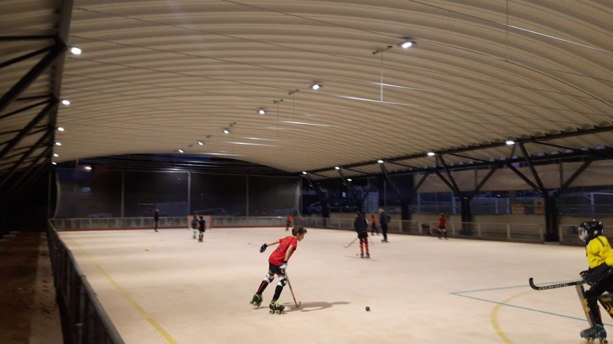 La pista coberta de la ZEM Jaume Tubau acull els primers entrenaments del Patí Hoquei
