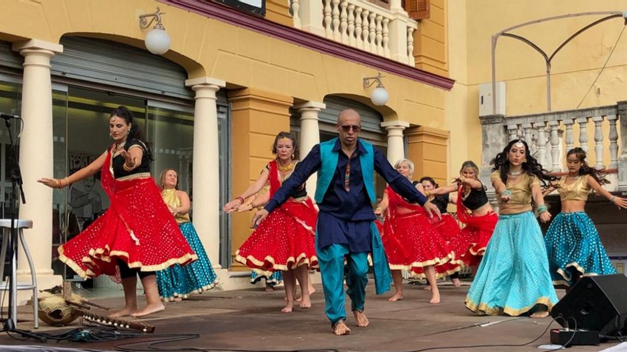 La Floresta tanca el primer cap de setmana de Festa Major amb un espectacle de danses del món