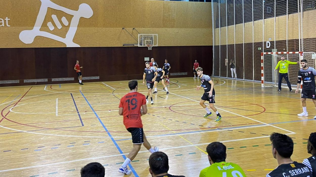 L'Handbol Sant Cugat certifica el lideratge amb una victòria ajustada davant el Terrassa