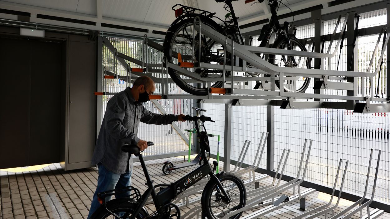 'Bicitancat', el primer aparcament per a bicicletes dels FGC s'estrena a l'estació de Valldoreix