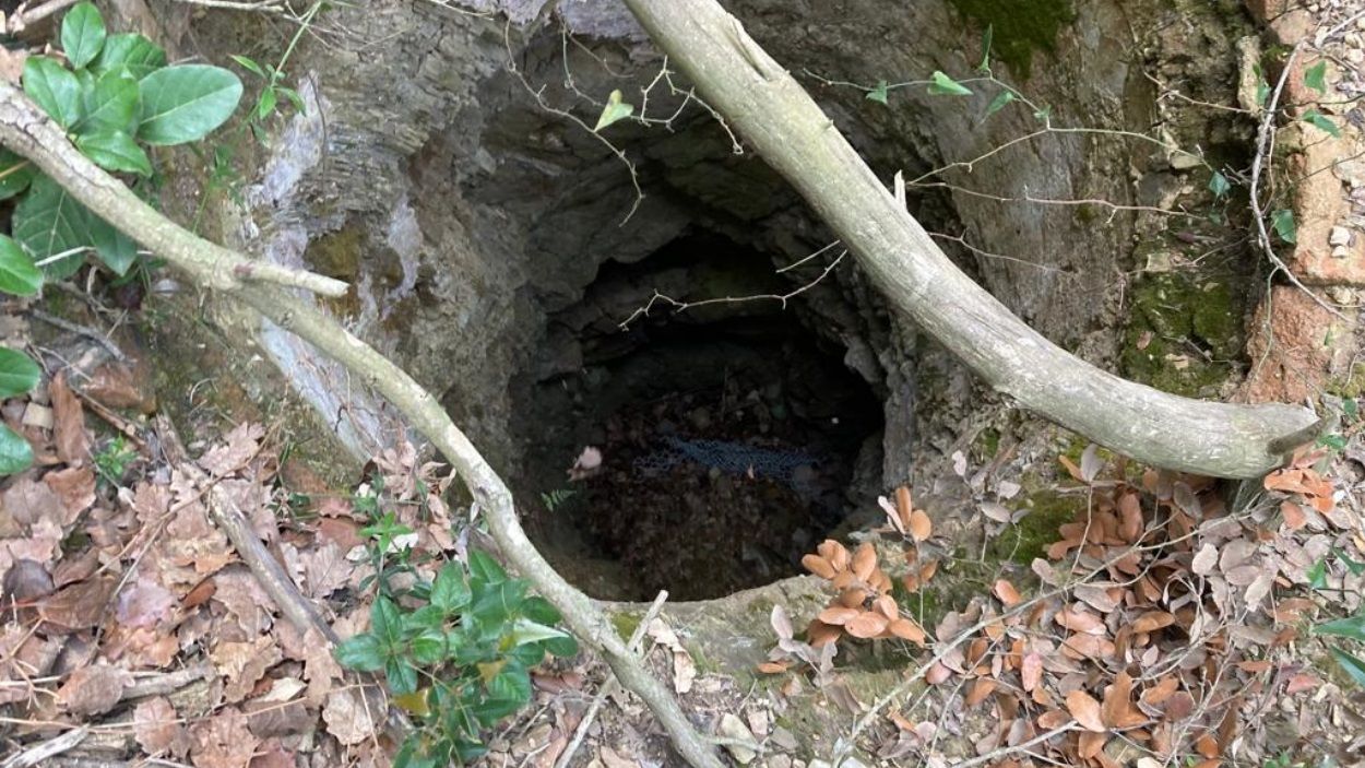 La brigada municipal tanca un pou a Sant Medir per seguretat