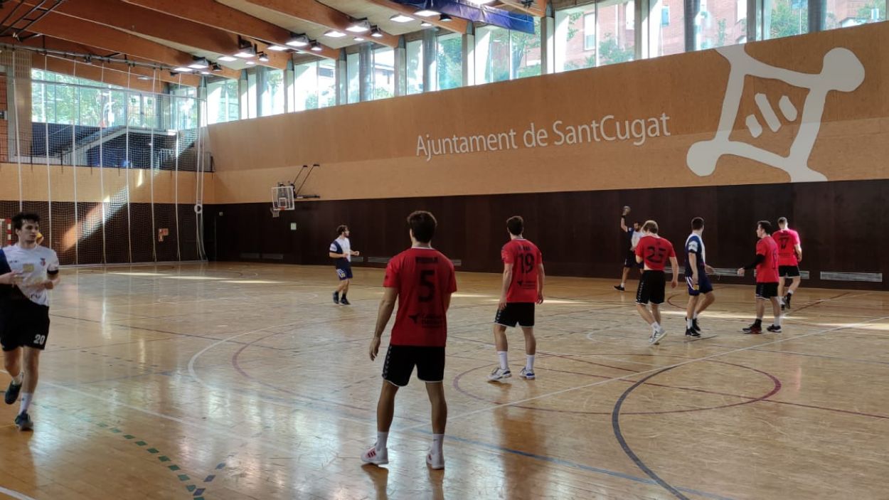 Primera derrota a la lliga amb pèrdua de lideratge de l'Handbol Sant Cugat