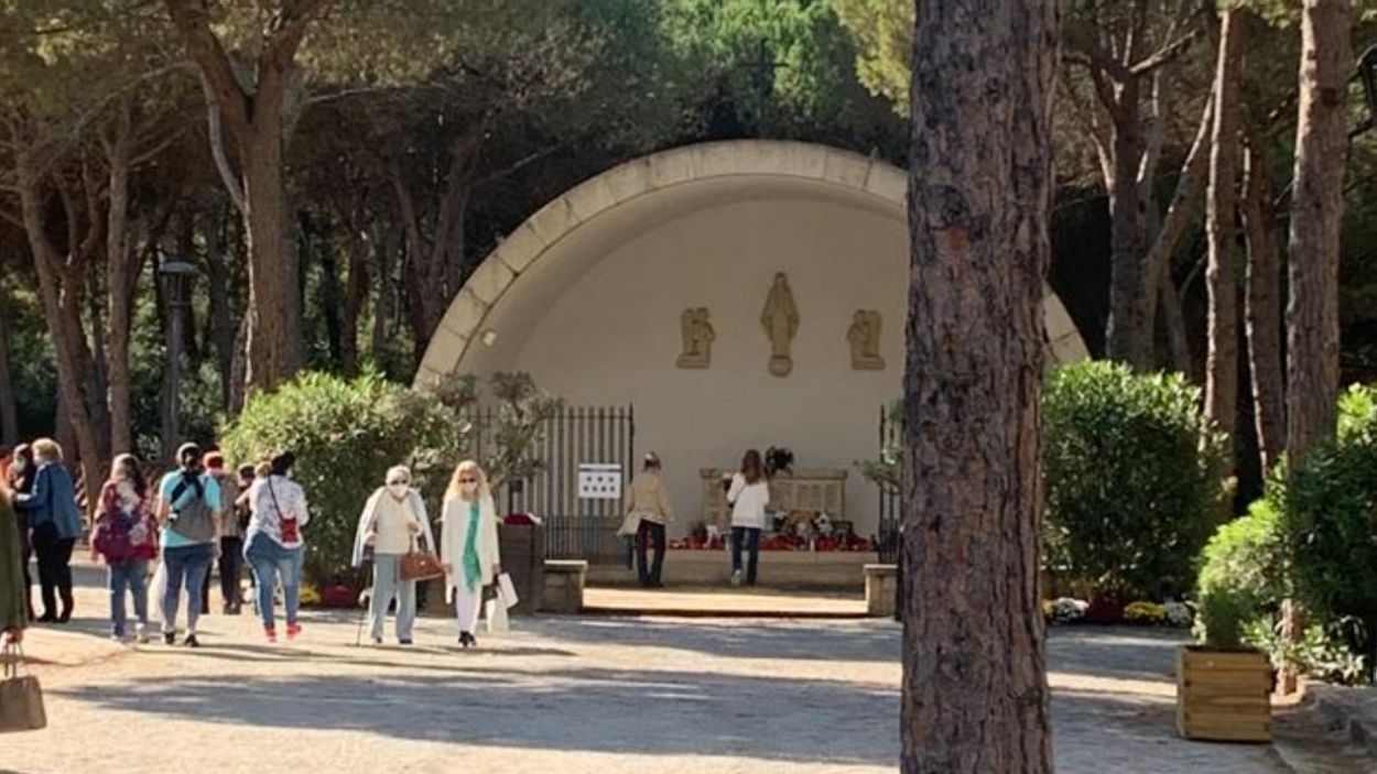 El cementiri de Sant Cugat ha rebut prop de 5.000 visites per Tots Sants