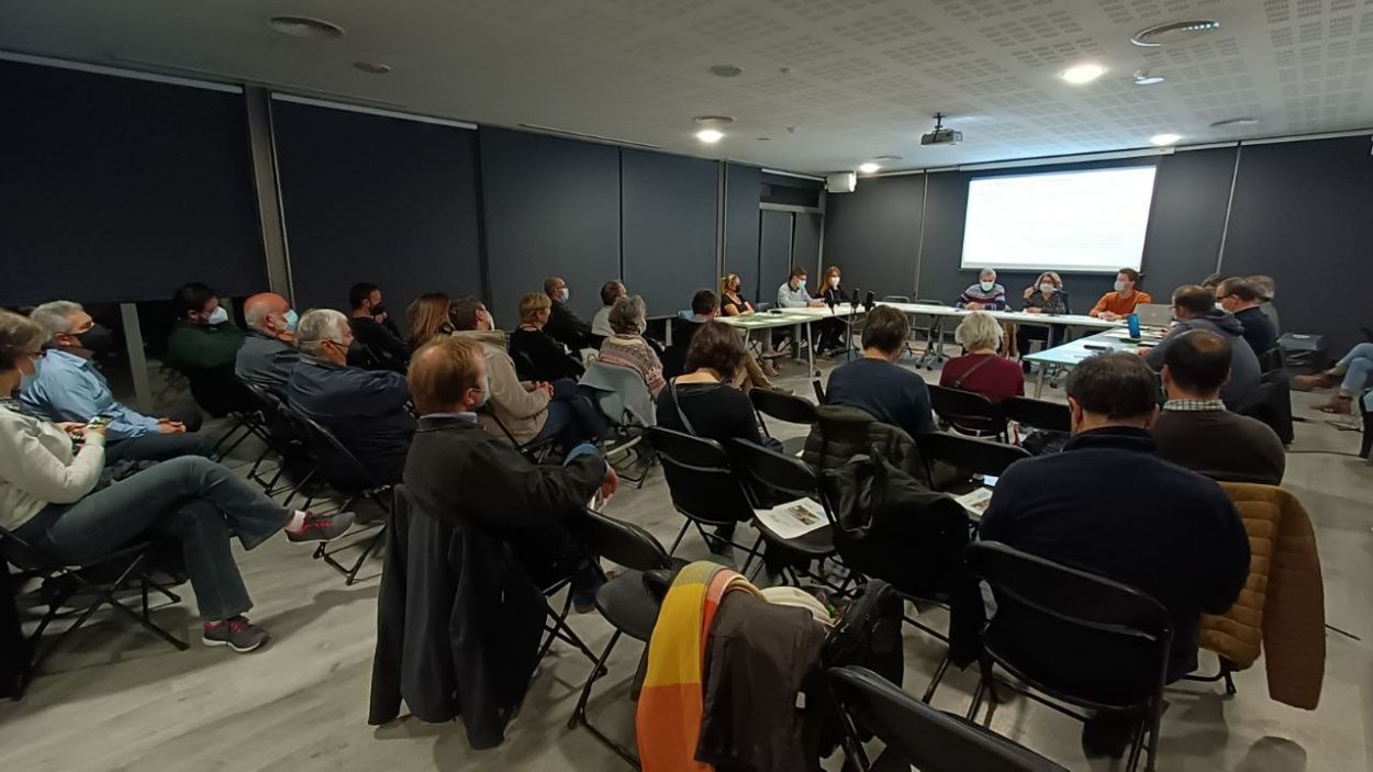 Mira-sol engega la ronda per presentar el nou reglament dels consells de barri