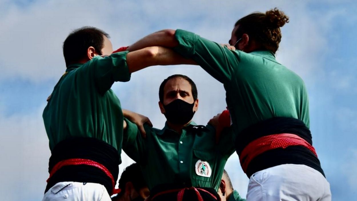 La plaça d'Octavià es tenyeix de verd per celebrar els 25 anys dels Gausacs