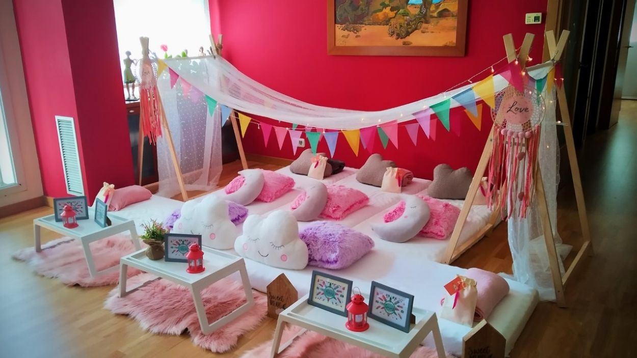 Bufar les espelmes dins un tipi o dalt un rocòdrom, propostes de festes infantils diferents