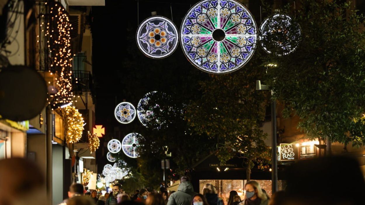 La llum i el color desperten l'esperit nadalenc de Sant Cugat