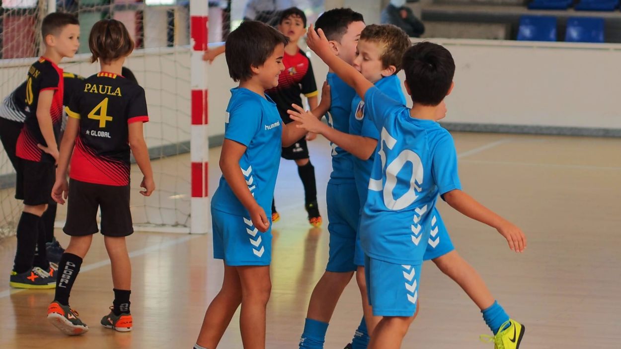 17 famílies es beneficien del programa de beques Som- Equip de l'Olímpyc Floresta