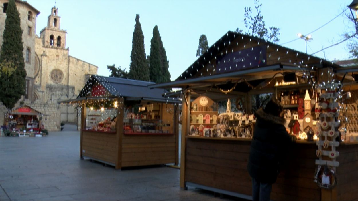 La Fira de Nadal recupera la normalitat i porta a la plaça d'Octavià l'esperit nadalenc