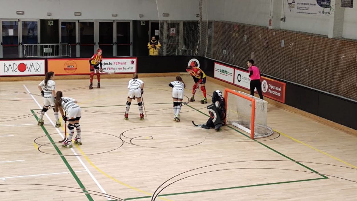 Un voluntariós Patí Hoquei es veu superat pel totpoderós Manlleu