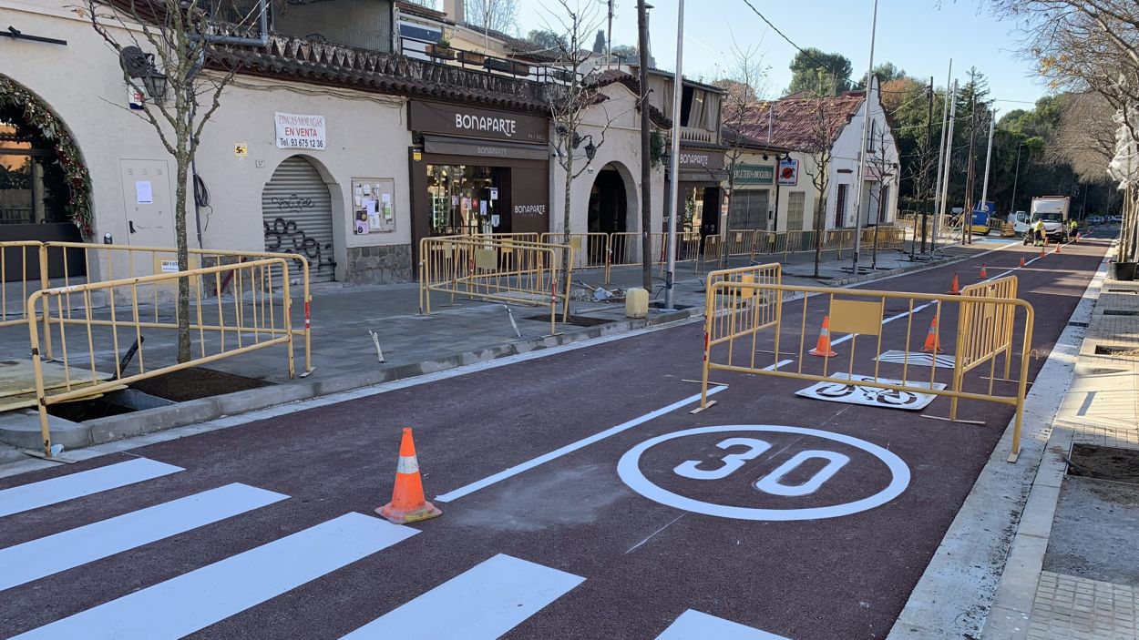 Reobre el trànsit de la rambla Mossèn Jacint Verdaguer de Valldoreix a tocar de Can Cadena