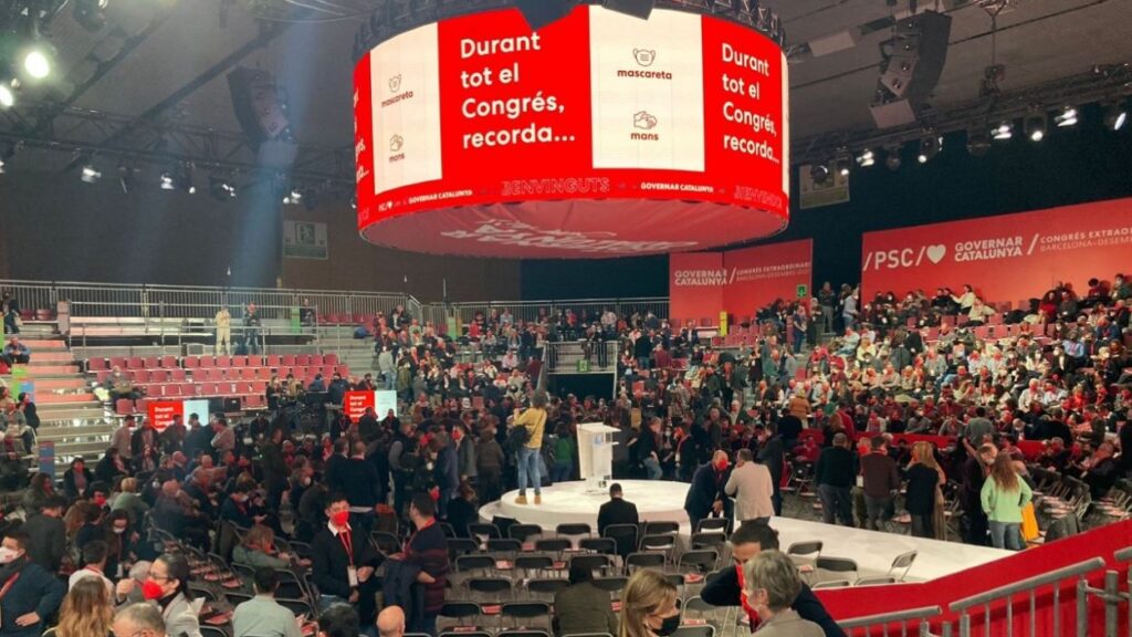 Alt: Una desena de santcugatencs participen al Congrés Extraordinari del PSC a Barcelona