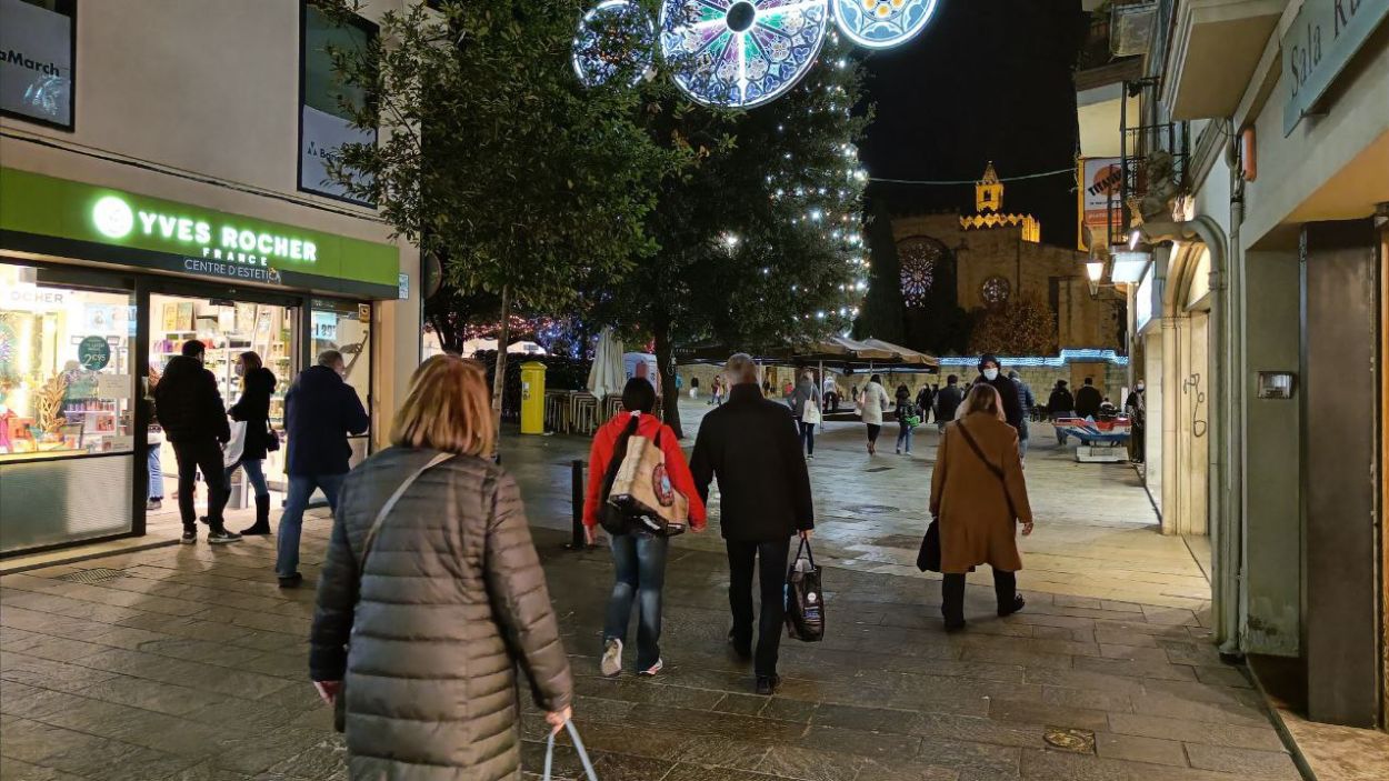 Noves restriccions: limitació de les trobades a 10 persones, retorn del toc de queda i tancament de l'oci nocturn