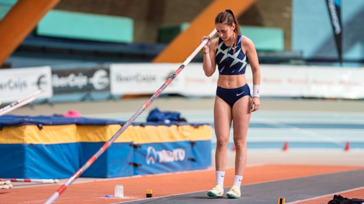 Clara Fernández, nou rècord de Catalunya sub 20 en salt de perxa