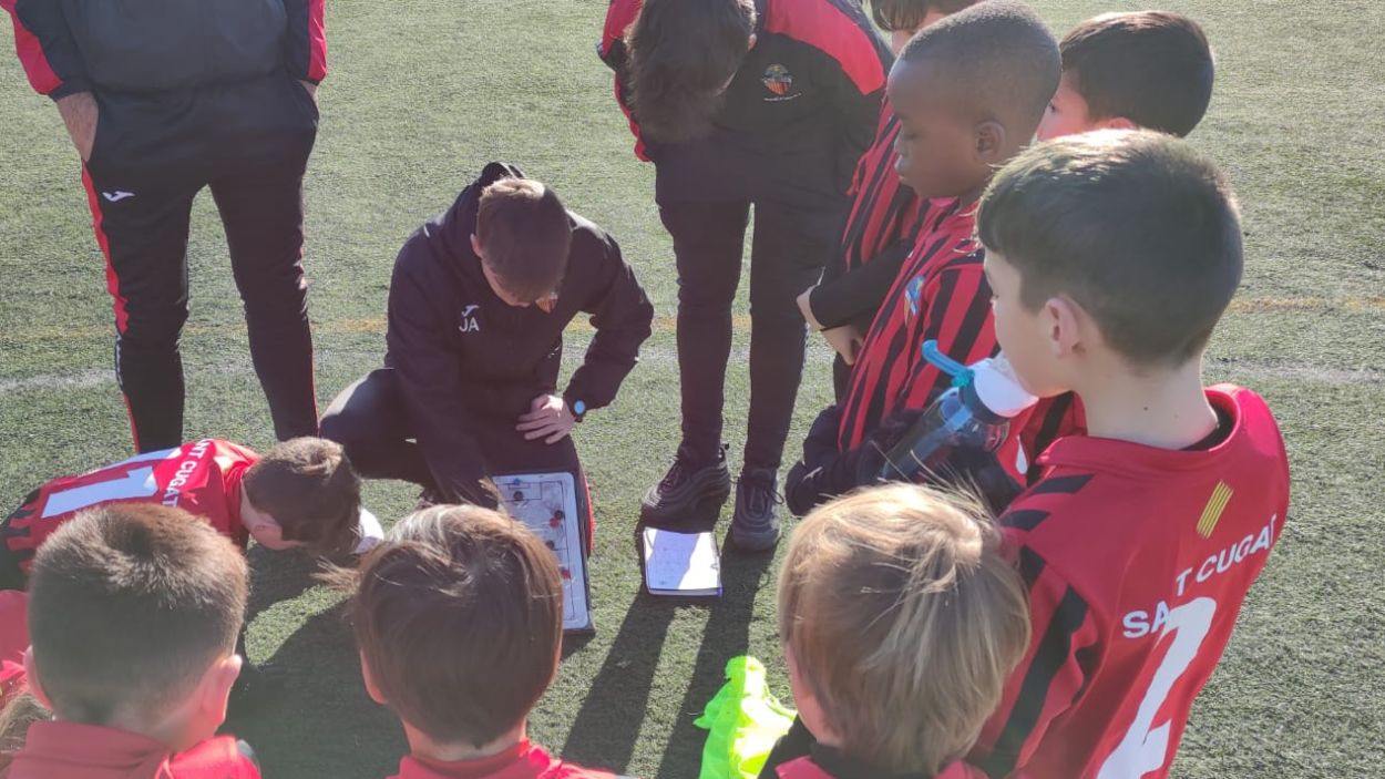 Els contagis de coronavirus alteren completament la rutina de les entitats esportives