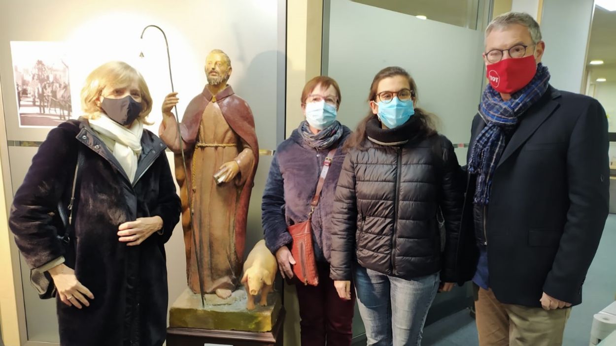 Restaurada l'escultura de Sant Antoni Abat feta per Grau Garriga l'any 1951