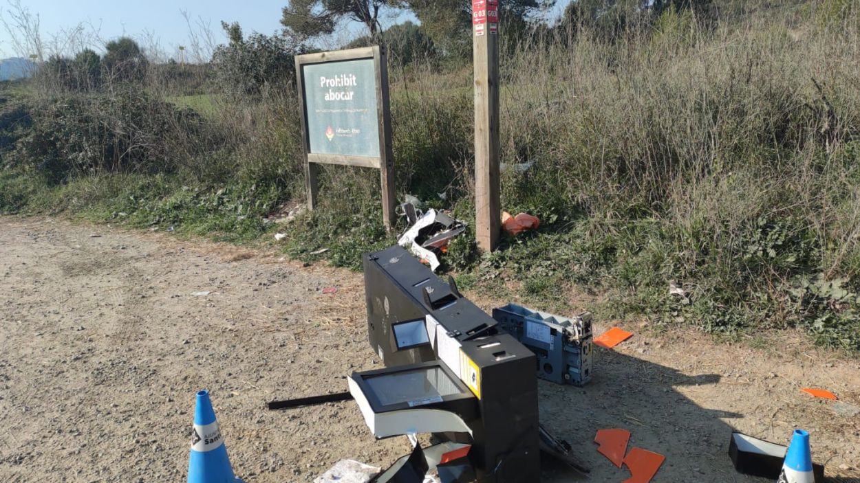 Apareix un caixer de bitcoins abandonat a Valldoreix
