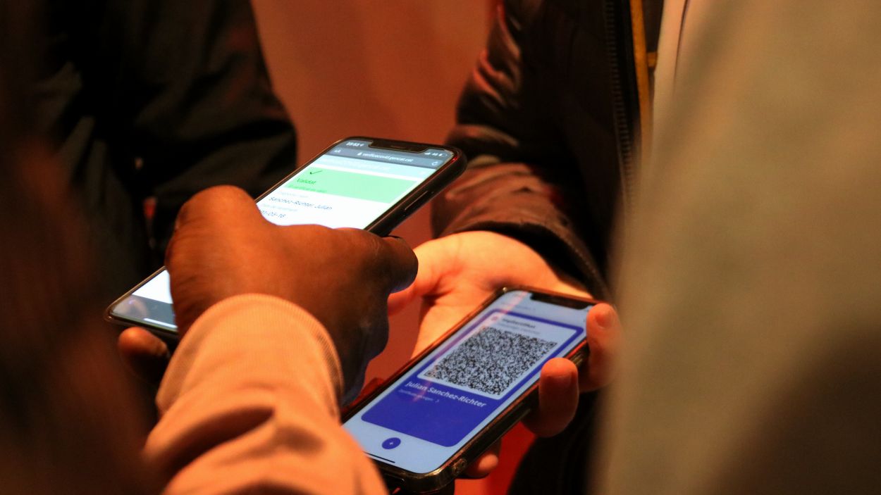 El Govern retira el Passaport Covid en bars, restaurants, gimnasos i residències