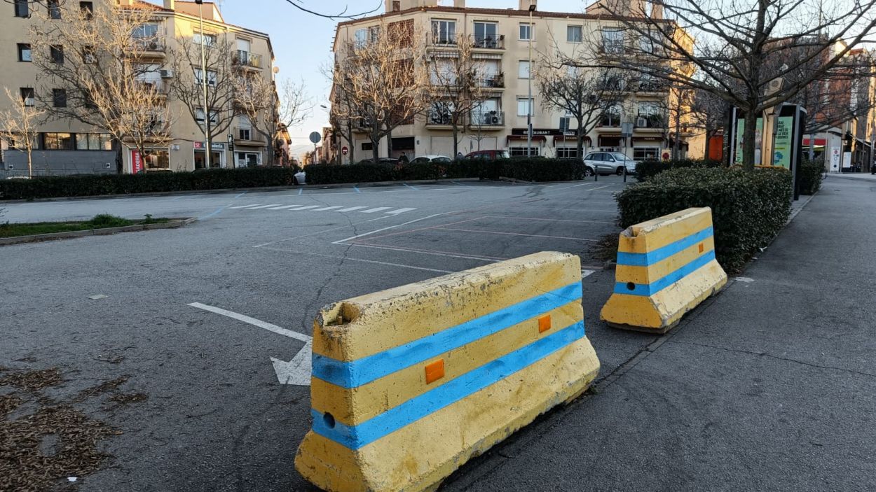 L'aparcament de davant el CAP, pendent del seu destí sis mesos després del tancament