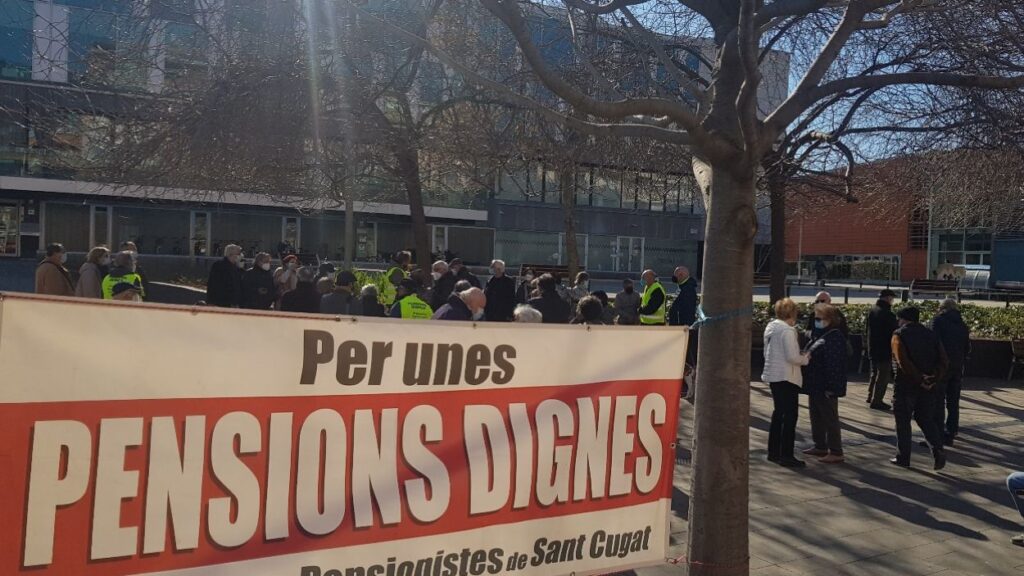 Alt: La Plataforma de Pensionistes demana a FGC que s'ampliï a més jubilats el preu reduït per anar de Sant Cugat a la Mútua Terrassa