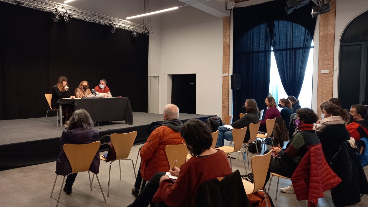 Comença a caminar la creació d'un espai publico-cooperatiu comarcal per dignificar les cures