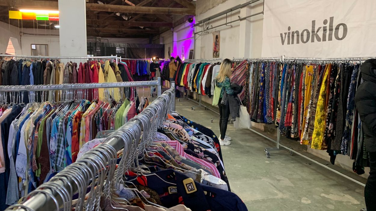 El mercat efímer de roba vintage a pes està a Sant Cugat fins diumenge