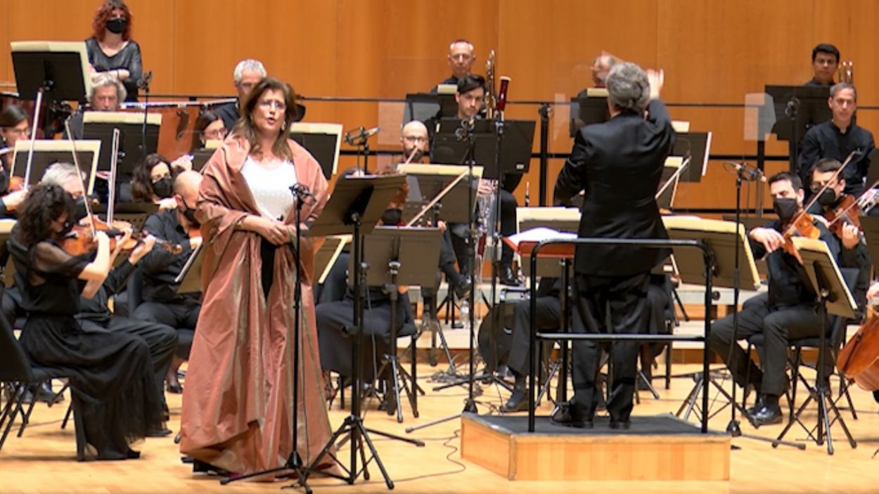 Ana Häsler i la Simfònica Sant Cugat emocionen el públic del Teatre-Auditori