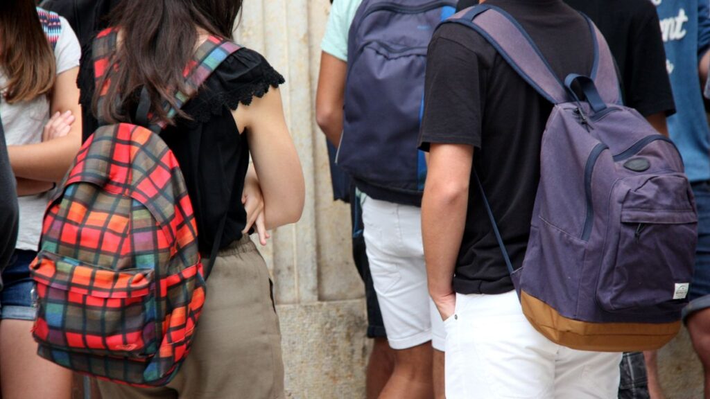 Alt: Consells per afrontar el pas dels infants de 6è de primària a 1r d'ESO