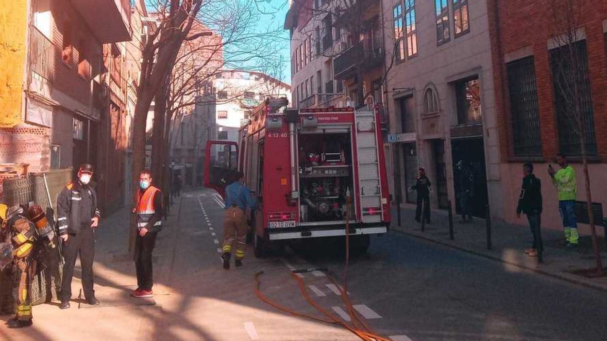 Sufocat l'incendi en un generador al carrer de Francesc Moragas