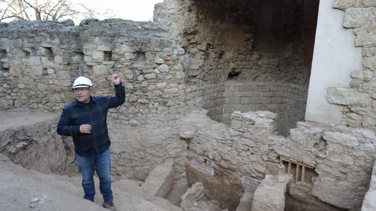 La restauració de la muralla de llevant del Monestir confirma que es va construir al segle XIV i es va remodelar al XVI