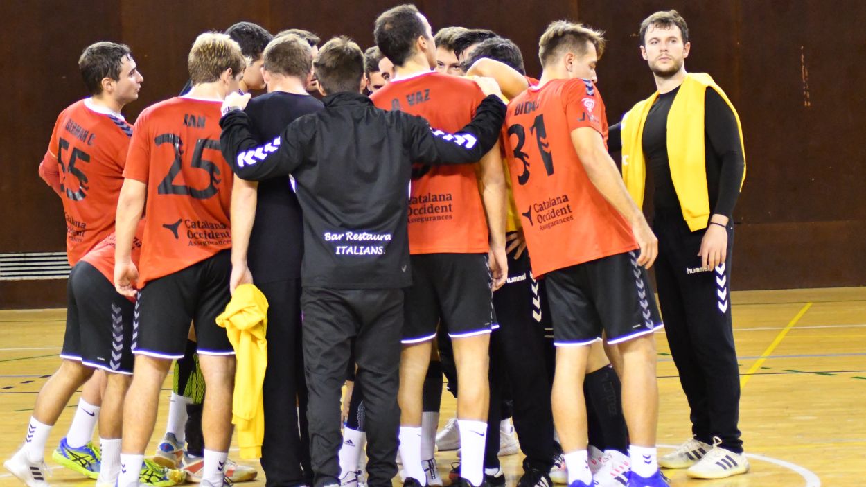 L'Handbol Sant Cugat guanya el Poblenou i continua viu a la lluita per accedir a la promoció d'ascens