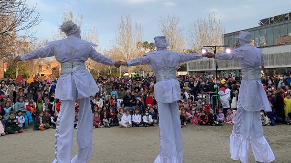 Mira-sol celebra el Carnaval amb una xocolatada i un espectacle per a tota la família