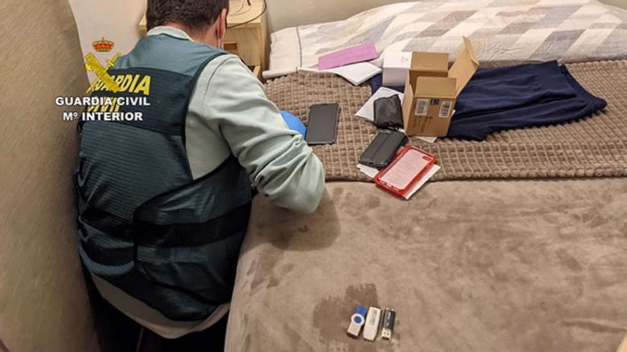 Detingut un santcugatenc per tinència i distribució de pornografia infantil