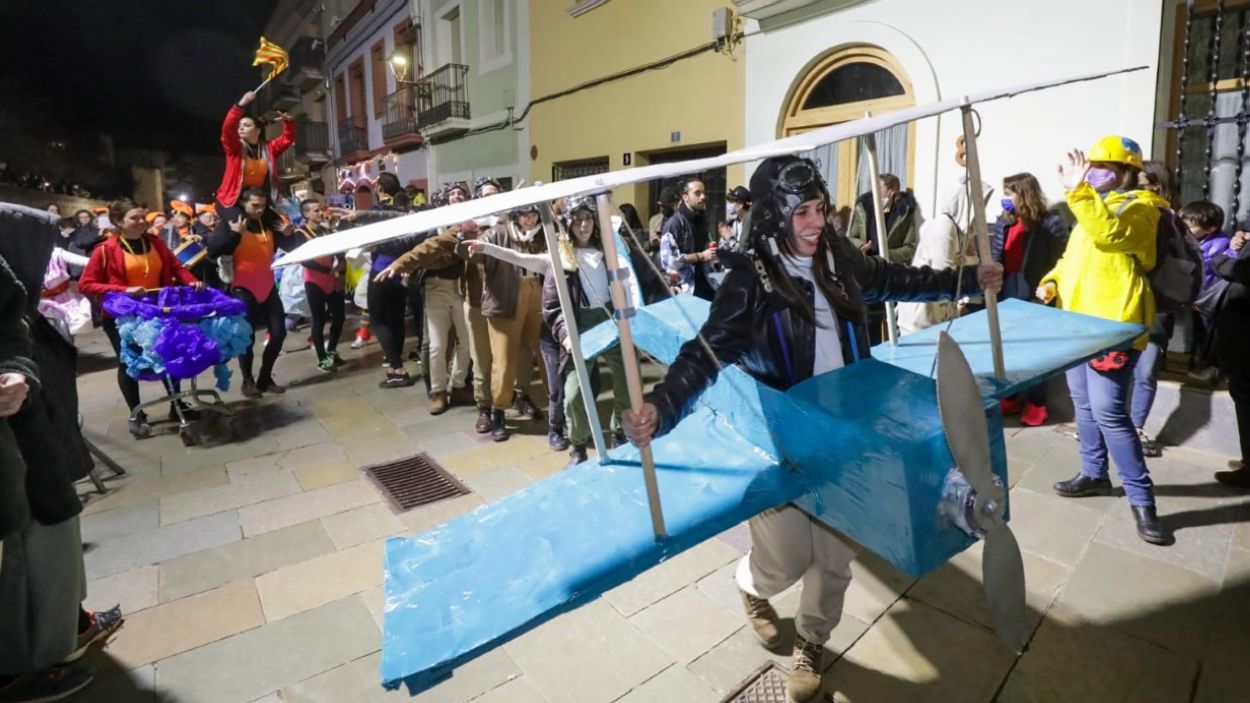 Sant Cugat s'agrada disfressada de Carnaval