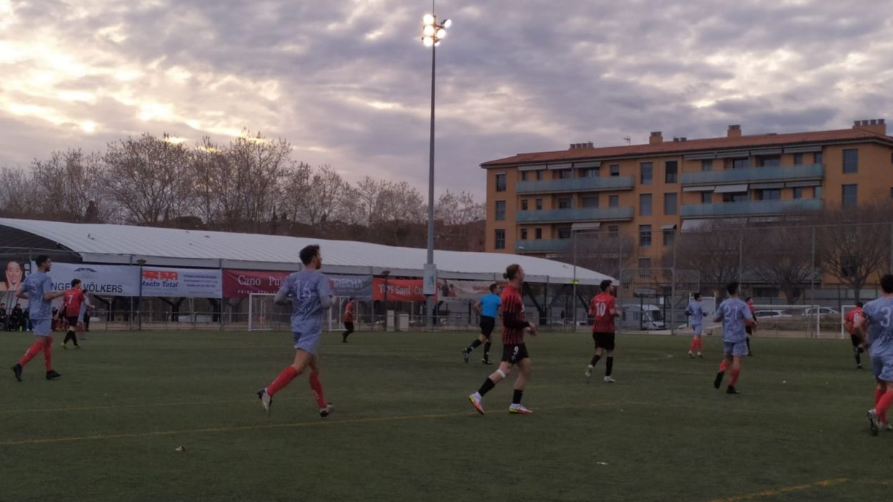El SantCu es veu superat pel líder, el Tona, i encadena la tercera derrota consecutiva