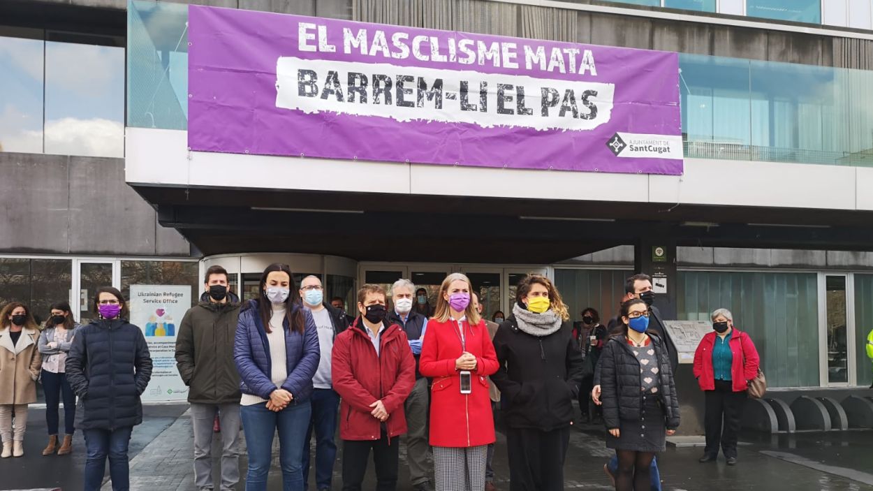 220322-minut-silenci-assassinat-masclista-a-ajuntament.jpg