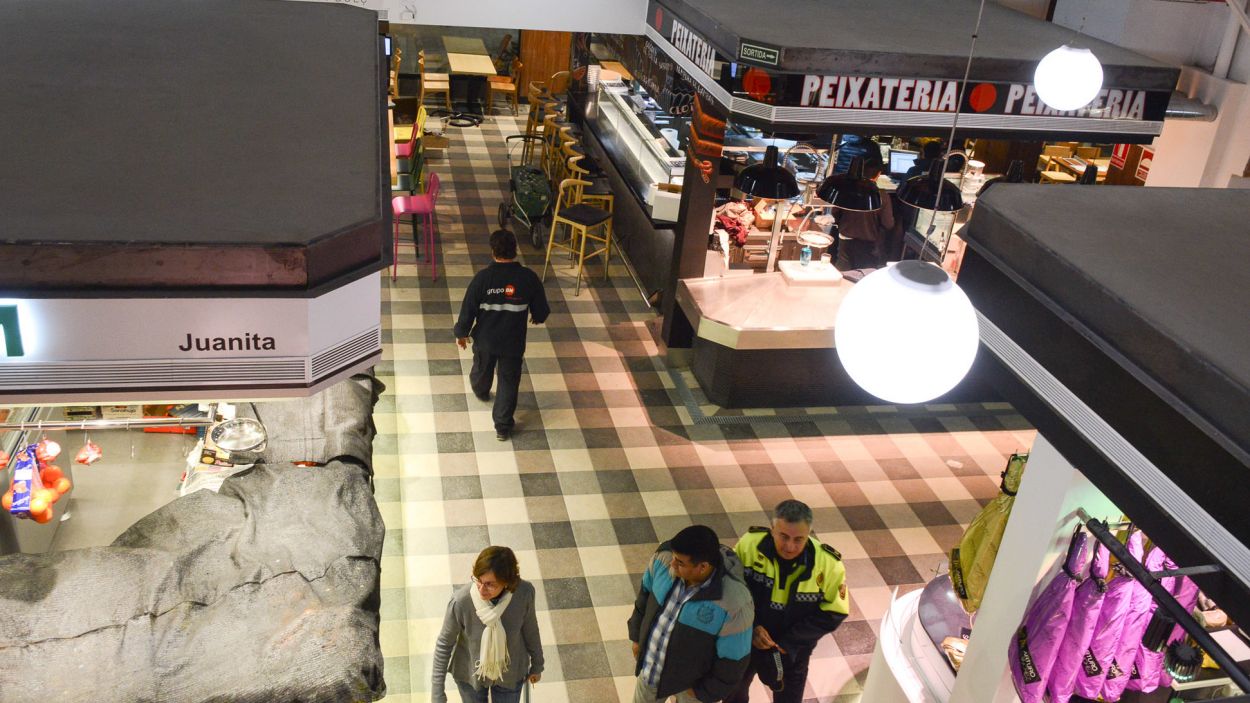 El Mercat de Volpelleres celebra la reobertura amb el sorteig d'un vol en globus aerostàtic