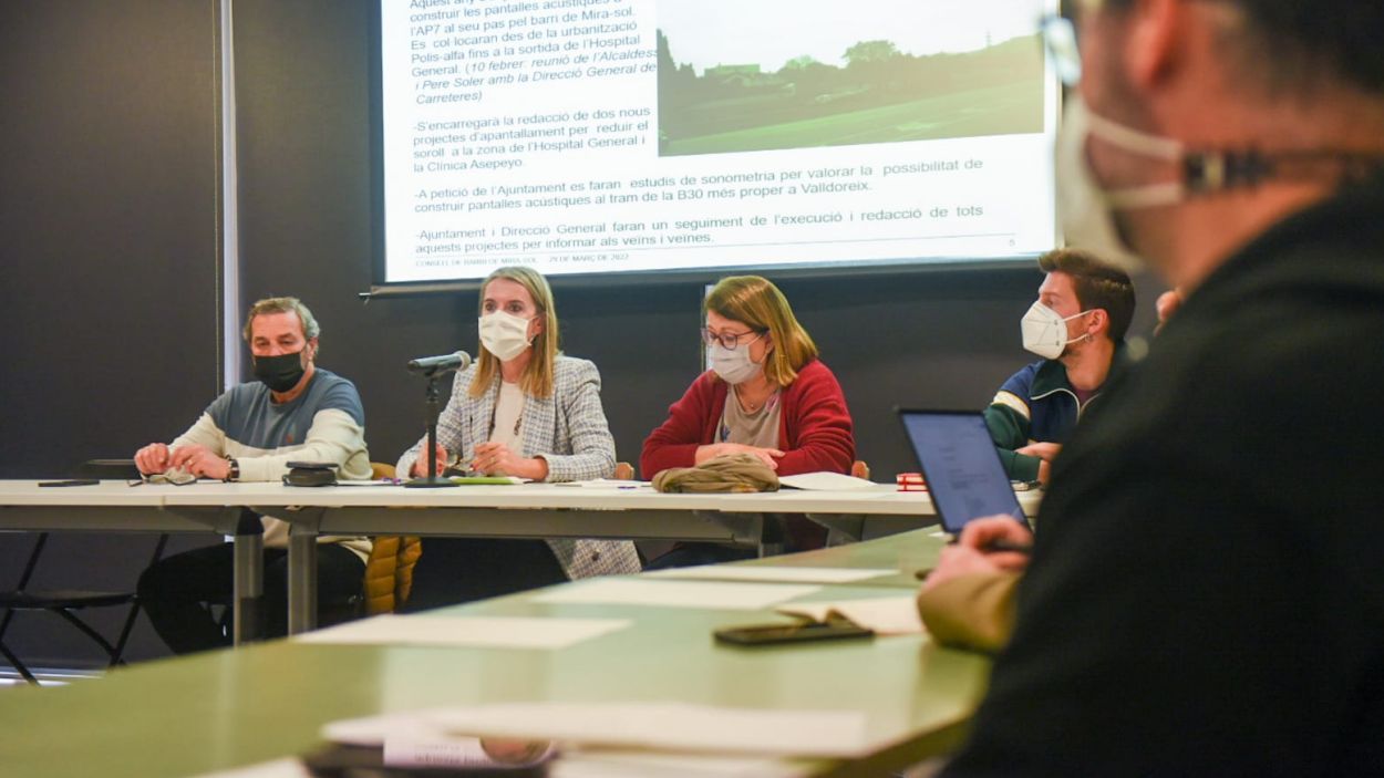 Compte enrere per a la instal·lació de les pantalles acústiques per reduir el soroll de l'AP7 a Mira-sol