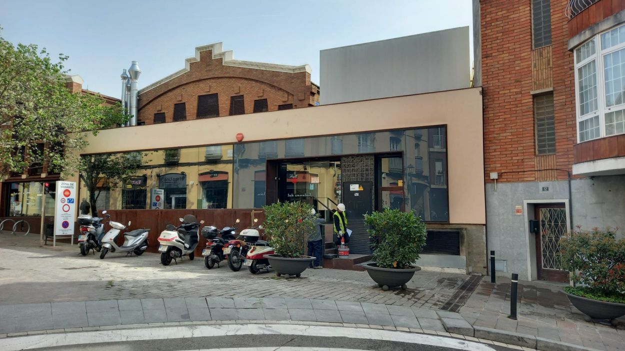 Crema un transformador elèctric que deixa el Mercat Vell sense llum unes hores