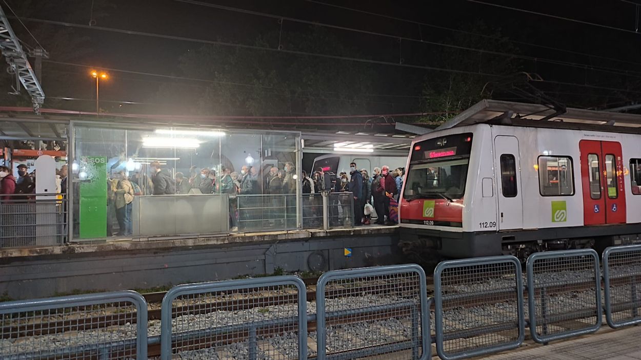 La línia del Vallès d'FGC queda tallada una hora entre Les Planes i Sant Cugat per 