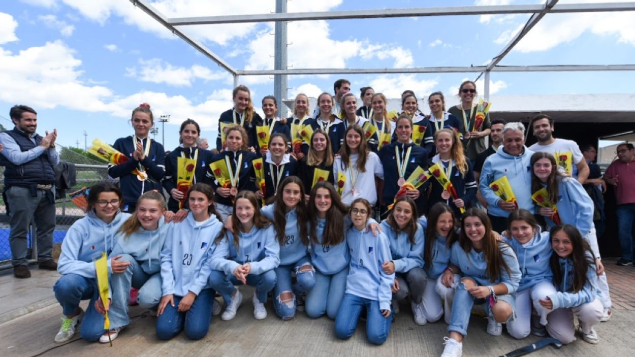 El Junior ret homenatge a l'equip femení, tercer a l'EHL, i la medallista olímpica Eli Maragall