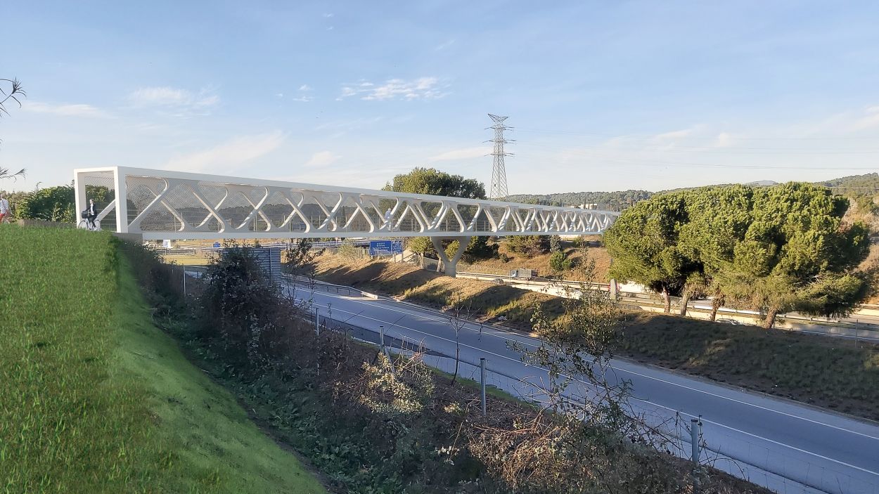 Les obres del pont per a vianants i ciclistes sobre l'AP-7 a Can Sant Joan haurien de començar a principis de 2024
