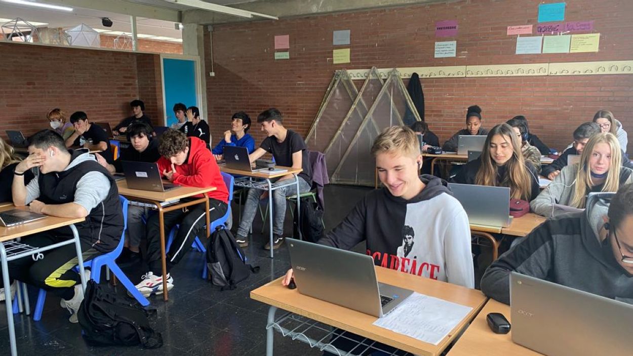 Escolta l'últim capítol del programa de ràdio de l'institut Arnau Cadell