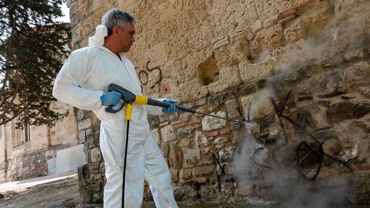 Caldrà una segona neteja de les pintades del Monestir una mica més invasiva
